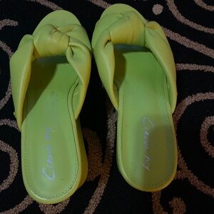 Sandal